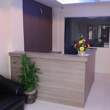 Qish Hotel Malacca Екстериор снимка