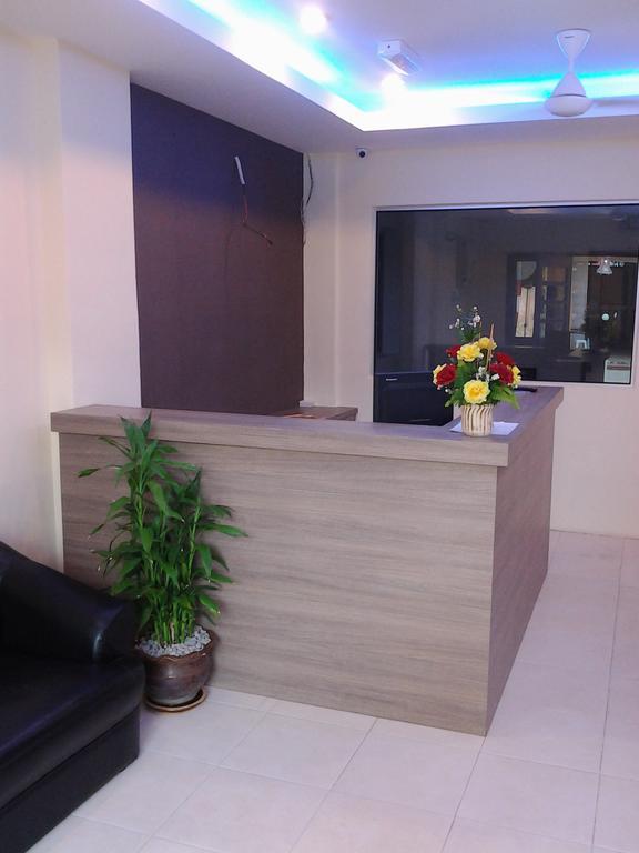 Qish Hotel Malacca Екстериор снимка
