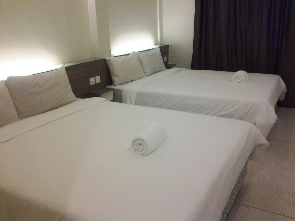 Qish Hotel Malacca Екстериор снимка