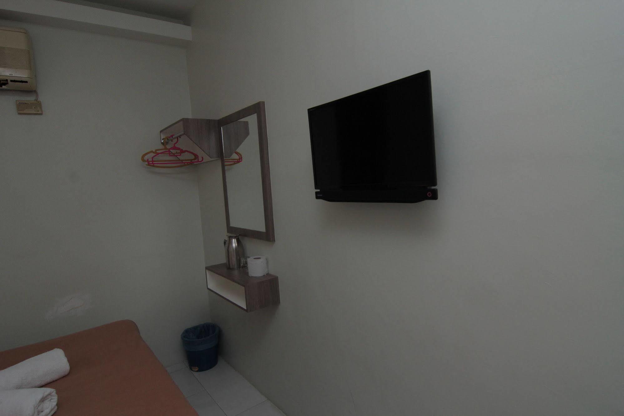 Qish Hotel Malacca Екстериор снимка