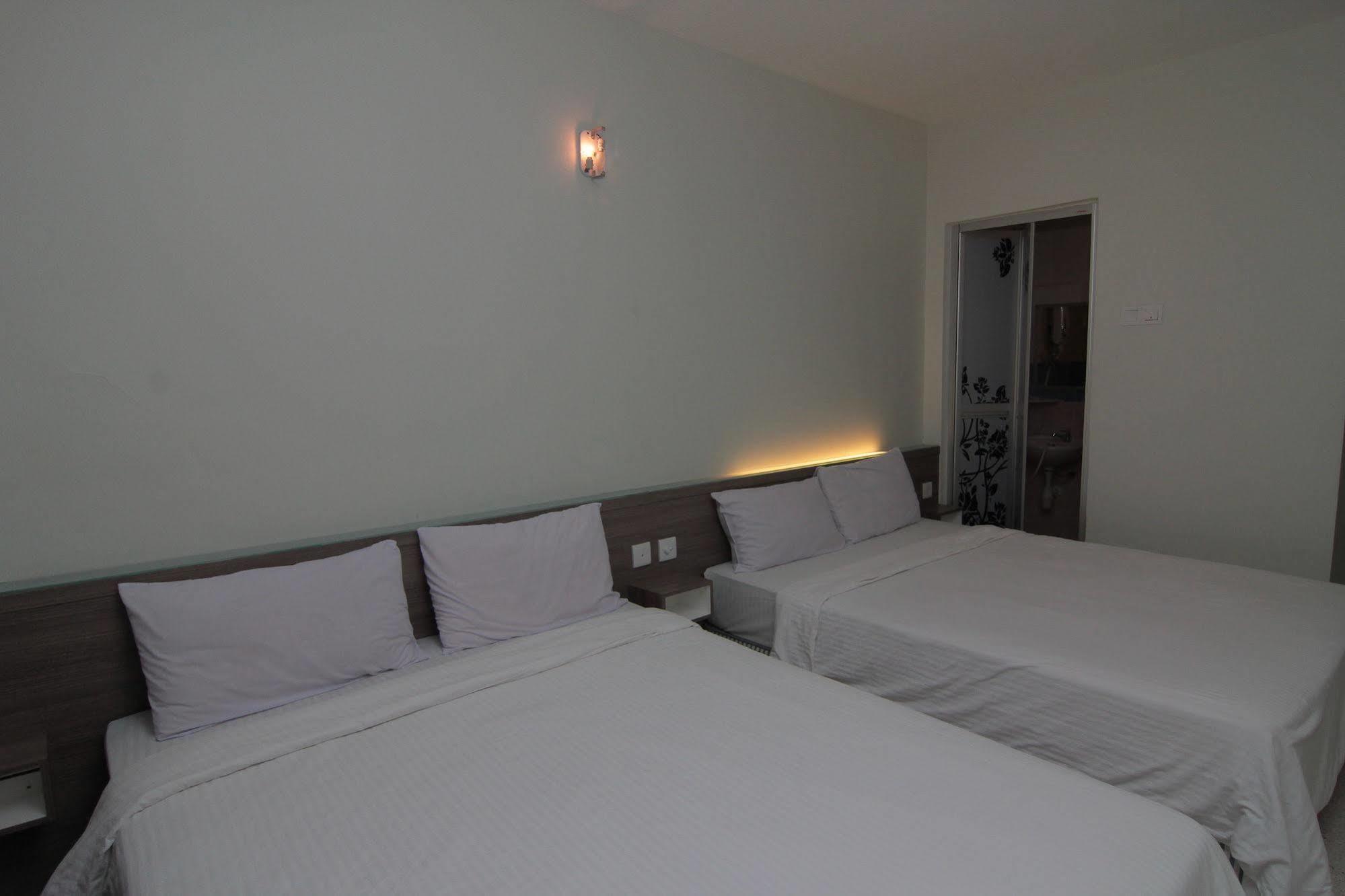 Qish Hotel Malacca Екстериор снимка