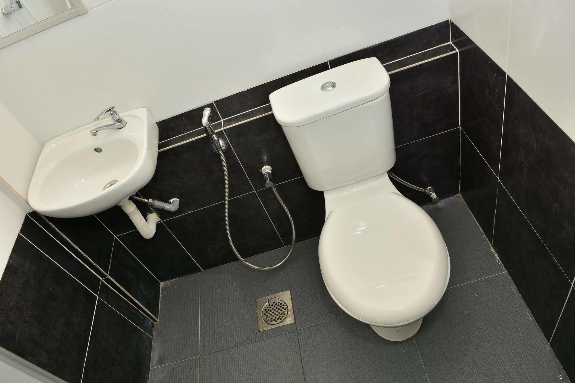 Qish Hotel Malacca Екстериор снимка