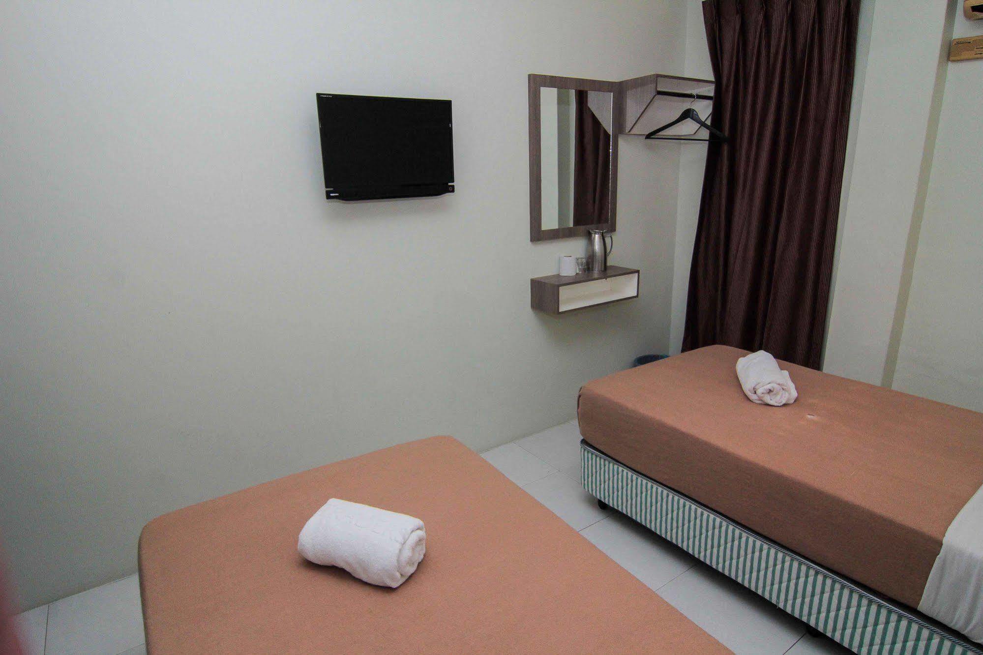 Qish Hotel Malacca Екстериор снимка