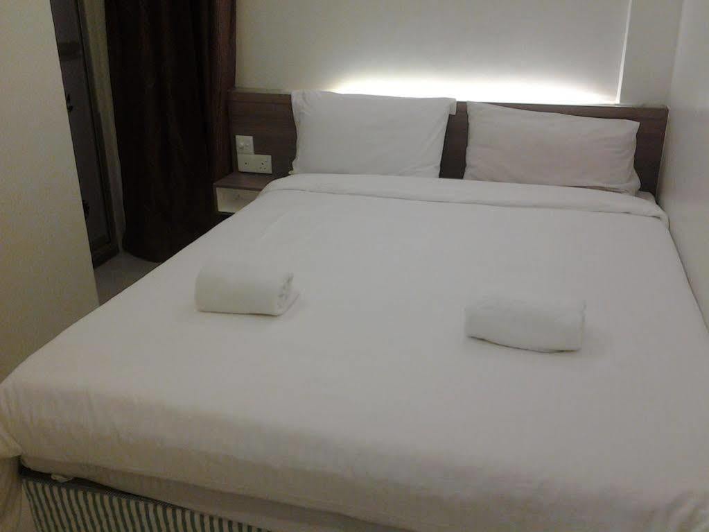 Qish Hotel Malacca Екстериор снимка